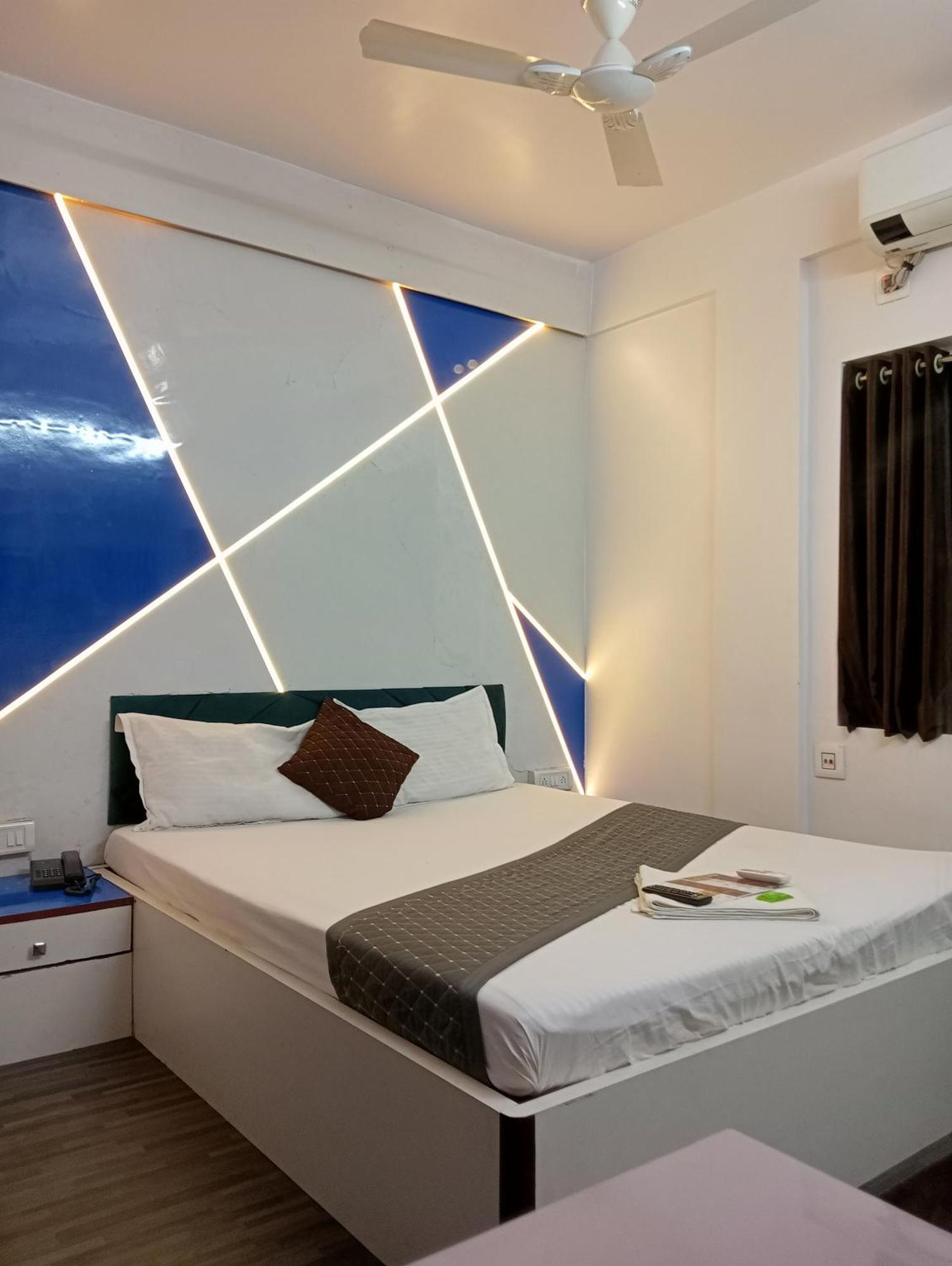 Hotel Green Leaf โกลกาตา ภายนอก รูปภาพ